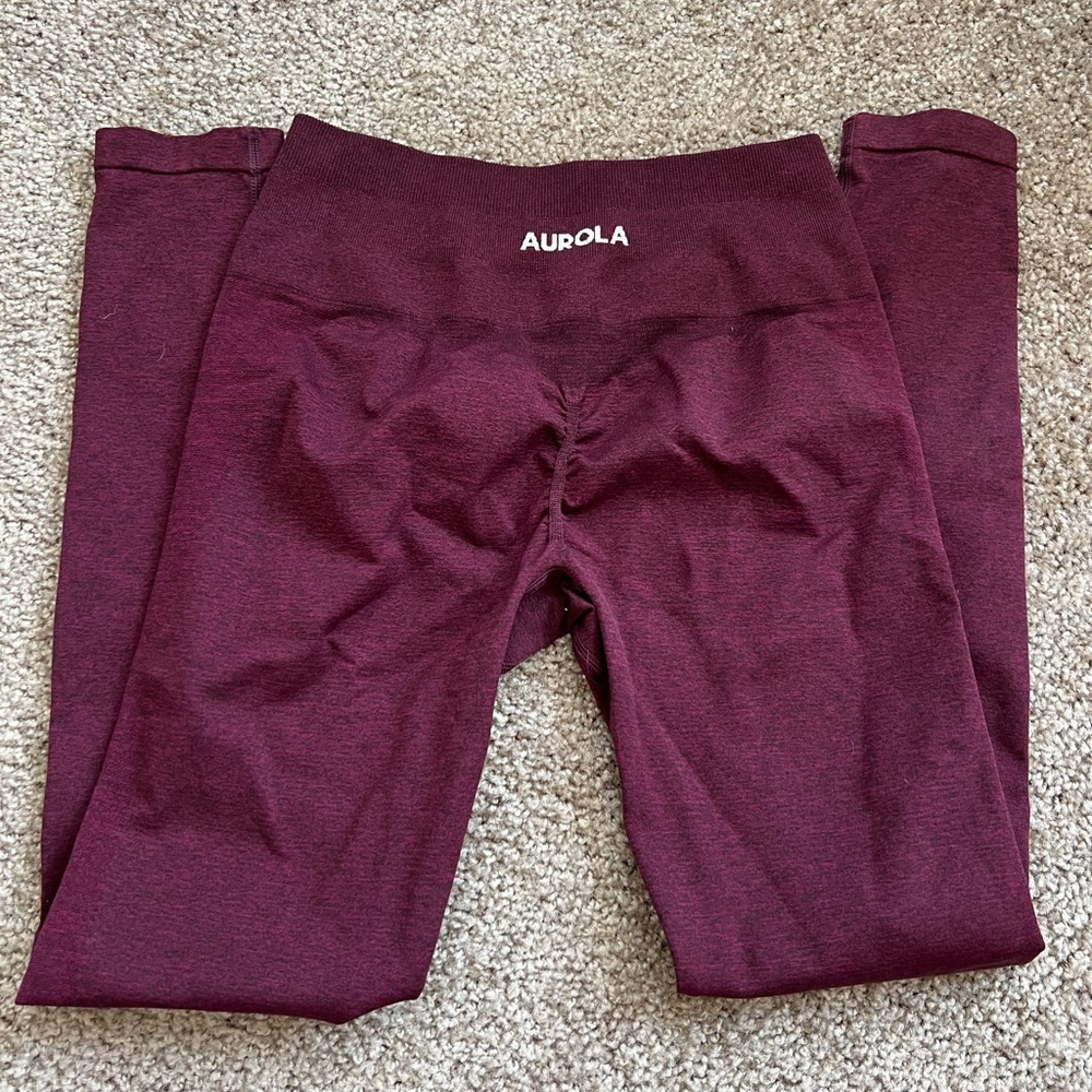 Aurola leggings, medium, EUC, color black cherry